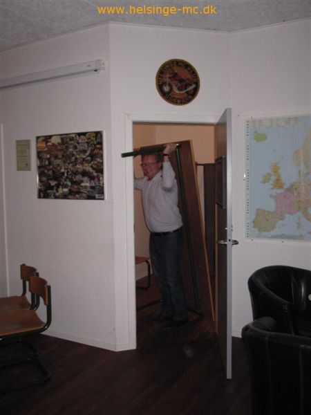 021211 093005 img