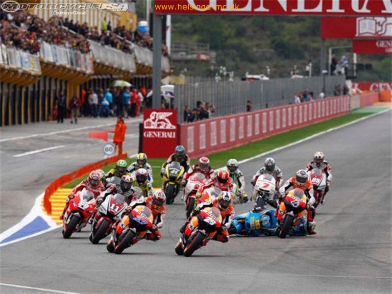 021211 204920 2011 valencia turn1 crash