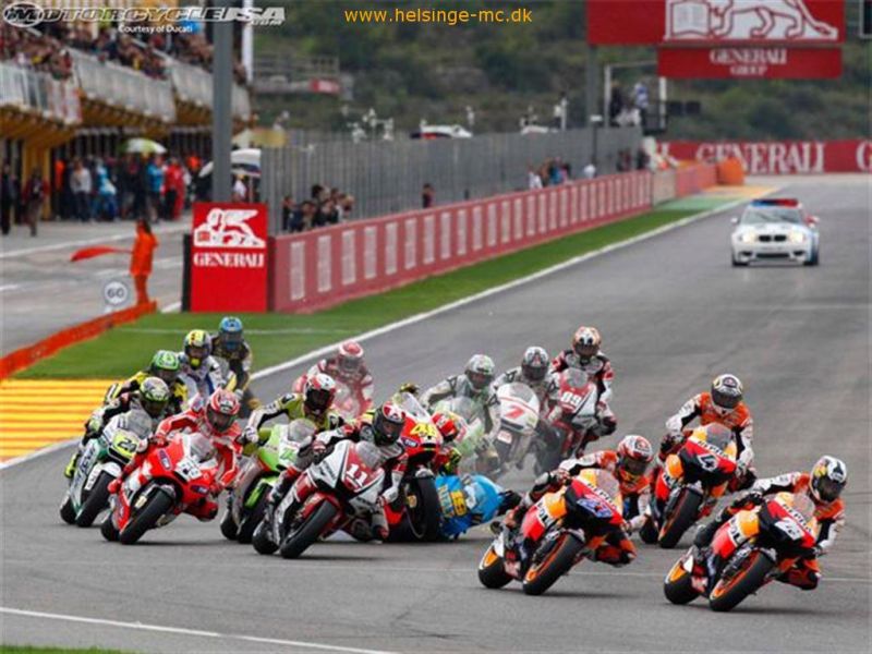 021211 204921 2011 valencia turn1 crash